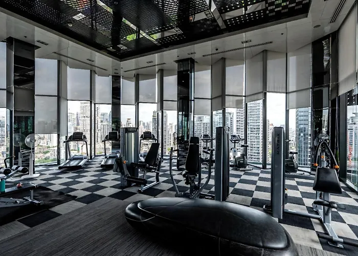 5 Star Sukhumvit Infinity Pool Gym Sauna Apartment *