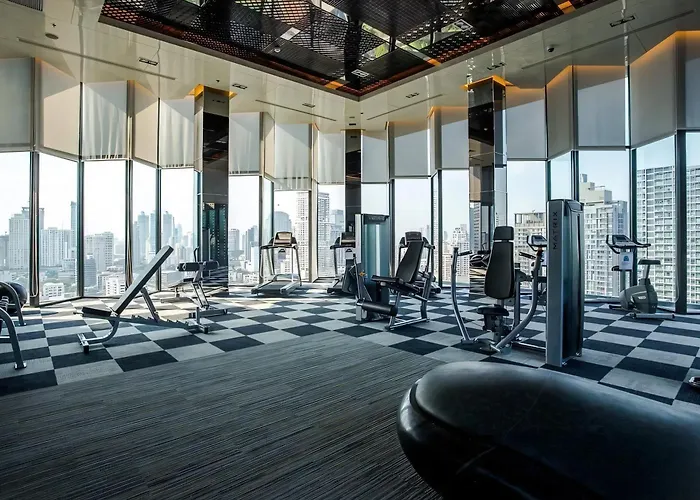 5 Star Sukhumvit Infinity Pool Gym Sauna Apartment