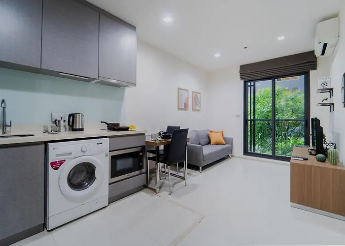 5 Star Sukhumvit Infinity Pool Gym Sauna Apartment