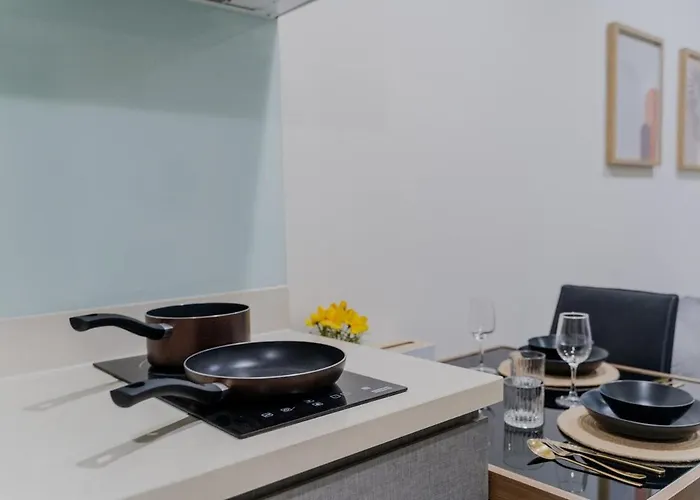 5 Star Sukhumvit Infinity Pool Gym Sauna Apartment